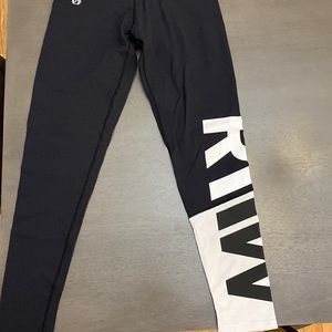 Ryderwear scrunch-butt black w/white leggings size Medium